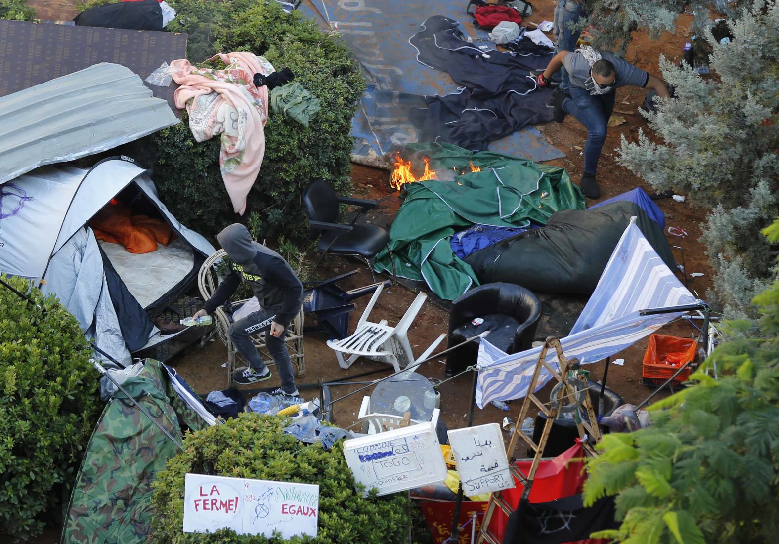 Hezbollah supporters burn tents in the camp set up by anti-government protesters near the government palace.