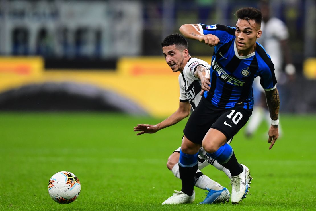 Parma's Italian midfielder Matteo Scozzarella (L) and Inter Milan's Argentinian forward Lautaro Martinez go for the ball.