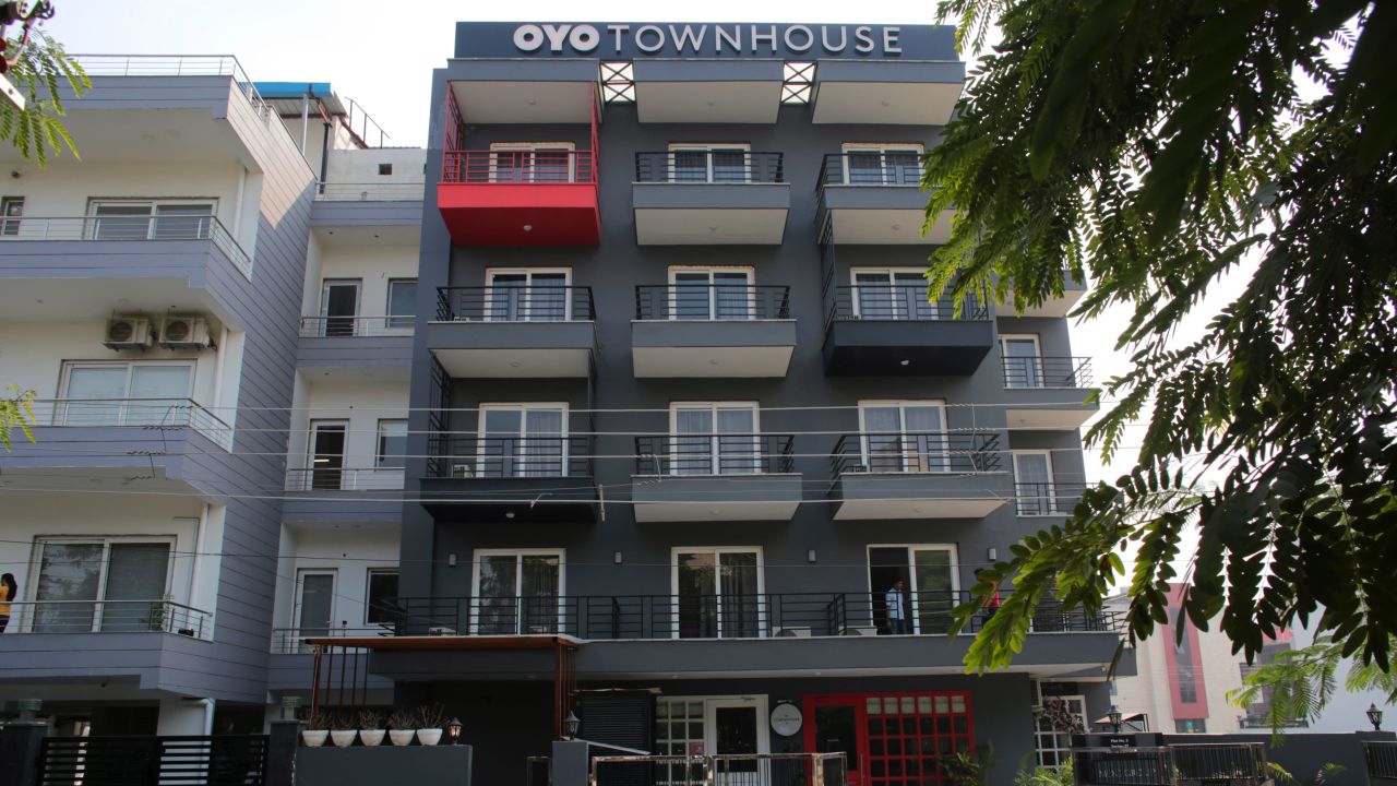 In addition to its tens of thousands of budget hotels across India, OYO also operates higher end accomodations called OYO Townhouse. 
