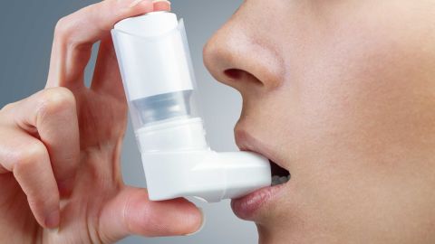 Researchers from the University of Cambridge found that asthma sufferers could cut their carbon footprint by switching to "greener" inhalers. 