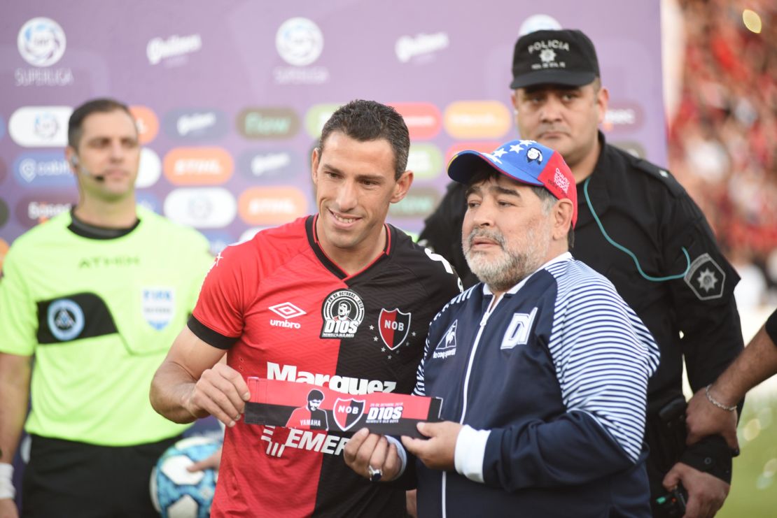Diego Maradona was presented with a customized captain's armband by Newell's captain Maxi Rodriguez.