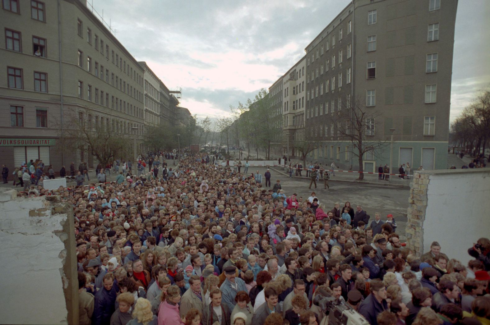 Thousands of people pass through a checkpoint at Bernauer Strasse, Berlin, on November 12, 1989. 