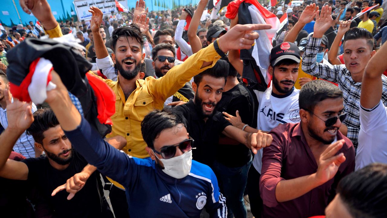 Iraqi students and professors take part in ongoing anti-government protests in the central city of Diwaniyah on October 31, 2019. - Iraq's leaders scrambled to produce a solution to mounting protests demanding the ouster of Prime Minister Adel Abdel Mahdi that have so far left more than 250 dead. Demonstrations first erupted on October 1 over corruption and unemployment and have since ballooned, with protesters now insisting on a government overhaul. (Photo by Haidar HAMDANI / AFP) (Photo by HAIDAR HAMDANI/AFP via Getty Images)