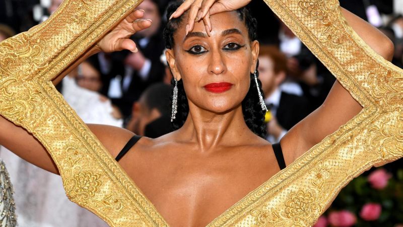 Tracee Ellis Ross will host the 2019 Fashion Awards