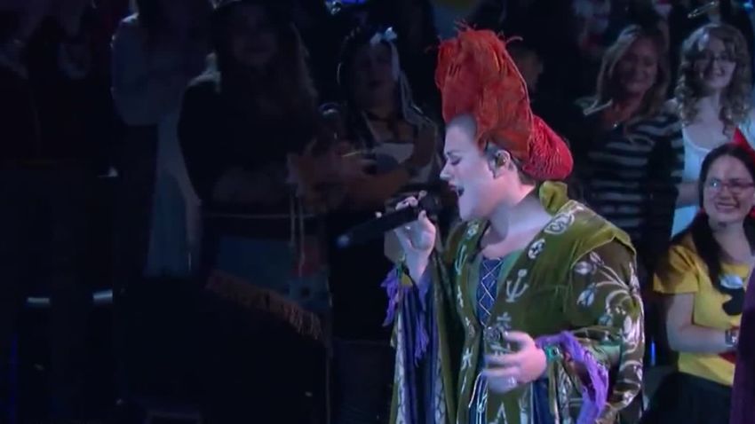 kelly clarkson bette middler hocus pocus