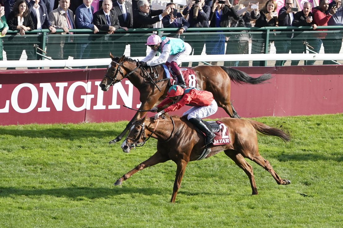 Pierre-Charles Boudot riding Waldgeist (red) and Frankie Dettori riding Enable.