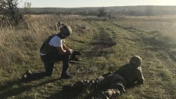 Ukrainian soldiers are trained by Americans in the west of the country.