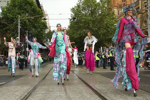Roving stilt performers wow the crowds at the Melbourne Cup Parade.