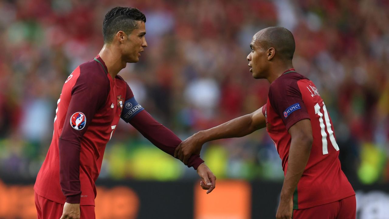 Ronaldo (left) talks with Mario (right) during the Euro 2016 final against France.