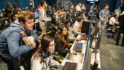 Students at UC Berkeley play games alongside Twitch streamer Jayden Diaz during a Halloween event.