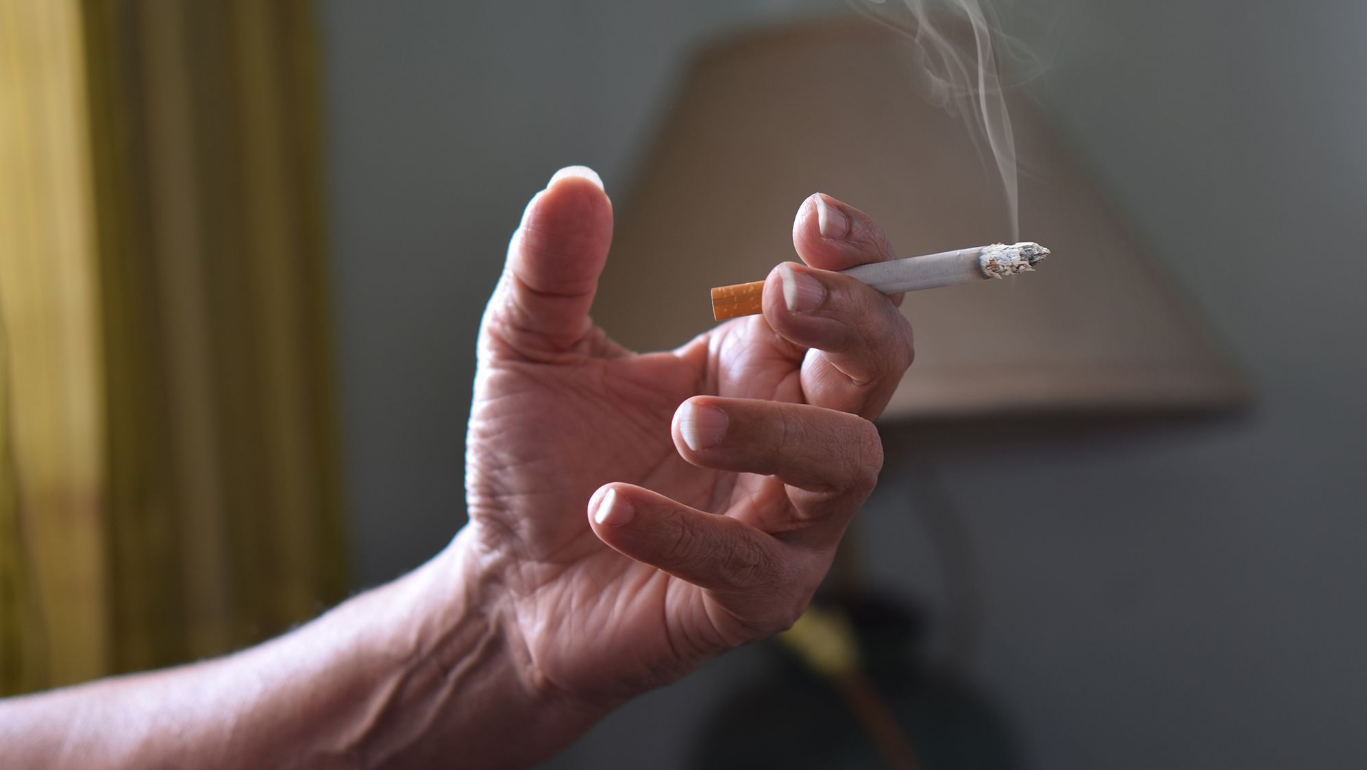 Scientists found a link between smoking tobacco and mental illness.
