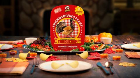 Ahhh, nothin' like gathering around the TV to enjoy the Macy's Thanksgiving Day Parade with a bowl of meat- and dessert- flavored chips!
