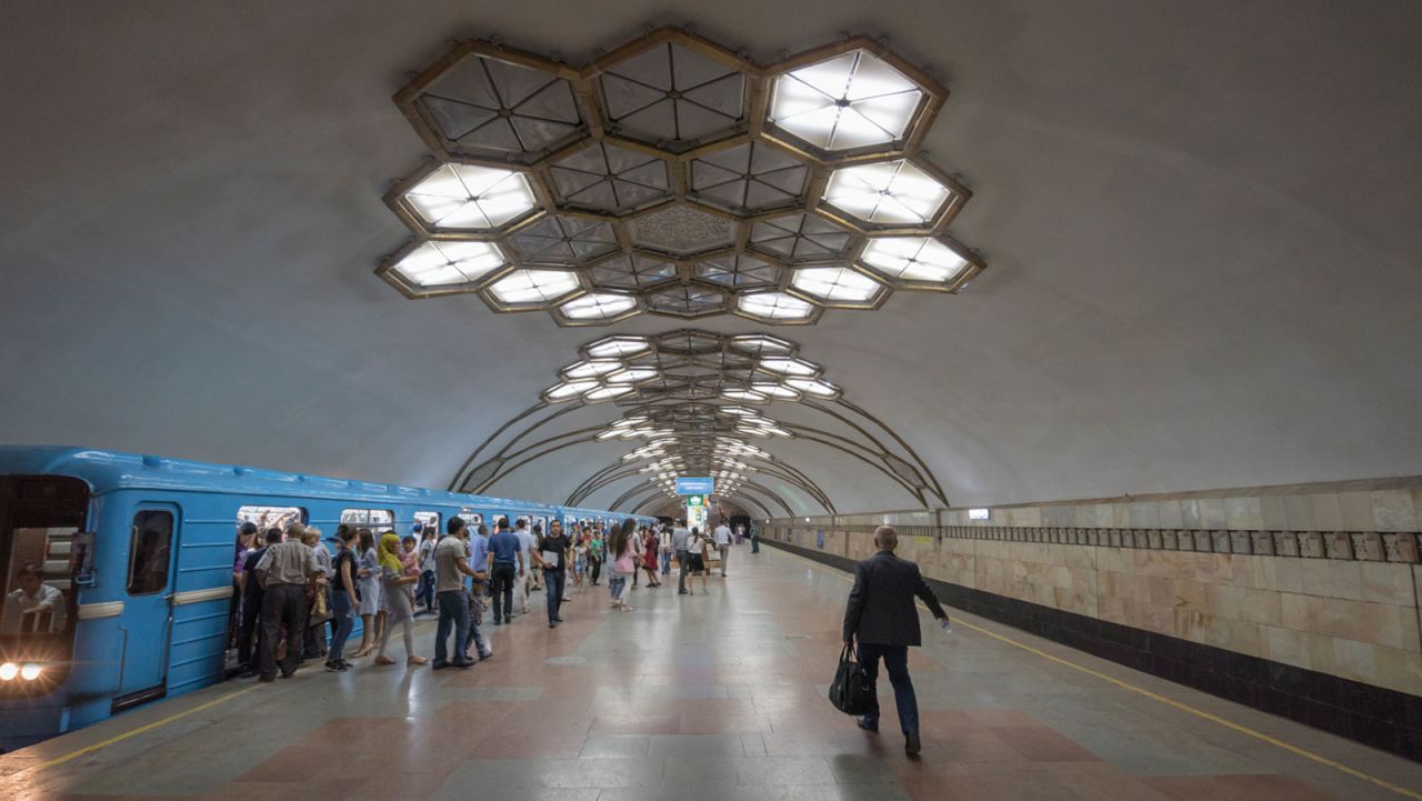 Novza station on the Chilonzor Line of the Tashkent Metro features low ceilings with geometrical patterns.