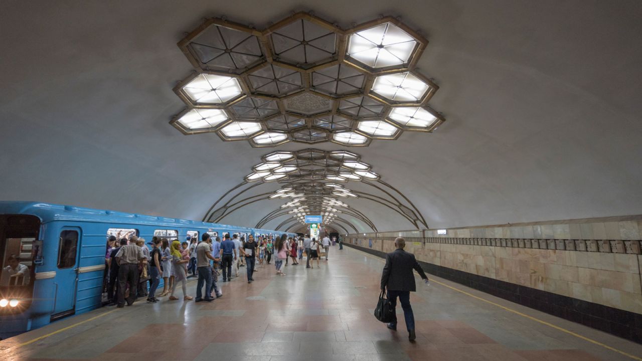 Novza station on the Chilonzor Line of the Tashkent Metro features low ceilings with geometrical patterns.