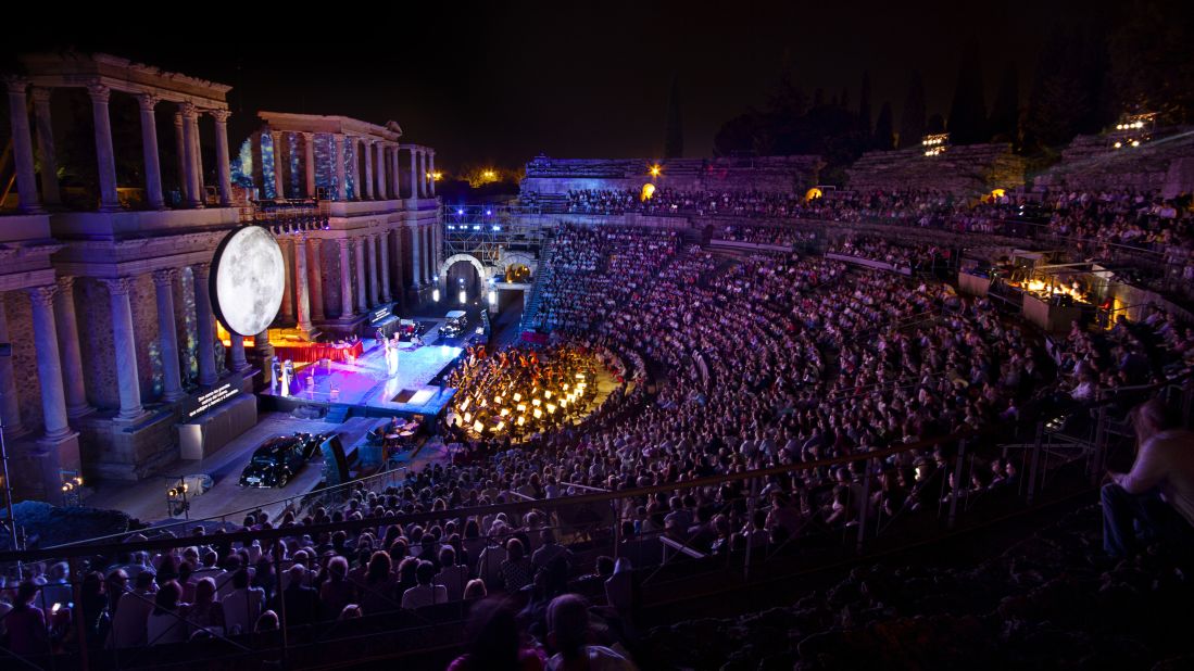 <strong>The Mérida Classical Theater Festival:</strong> Held at the Roman theater in the summertime, the festival has gotten international interest.