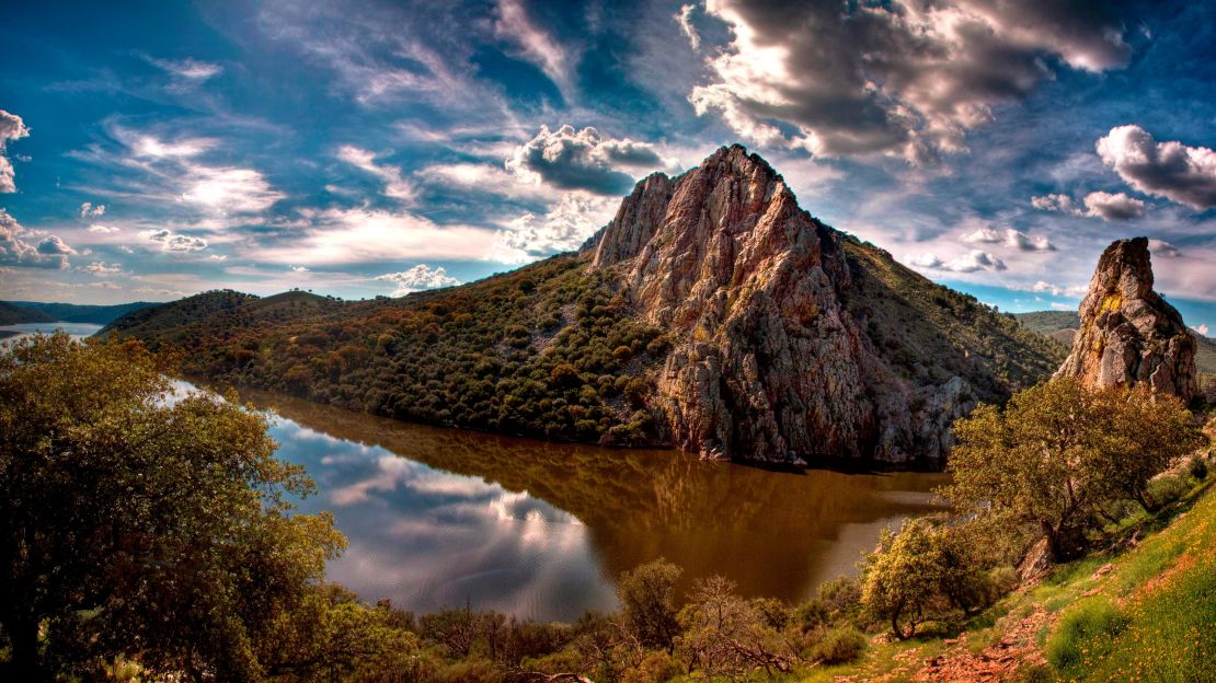 Home to endangered Spanish imperial eagles, griffon vultures and black storks, the National Park of Monfragüe in the Extremadura region is a top destination for bird-watching.
 