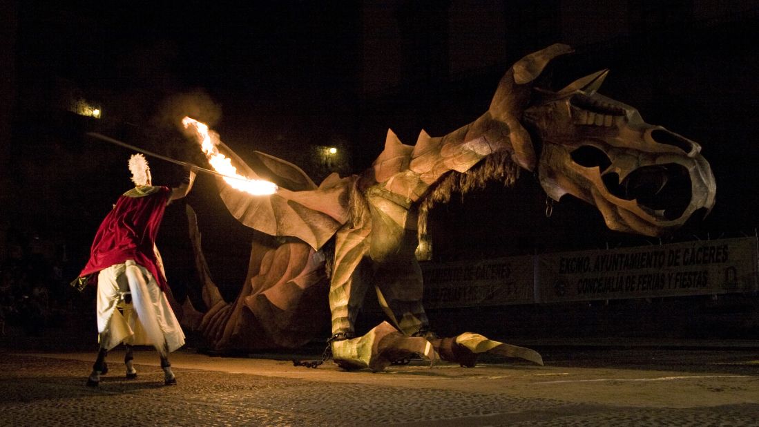 <strong>Plaza Mayor:</strong> The burning of the dragon is a part of Cáceres'<strong> </strong> April festival of San Jorge. 