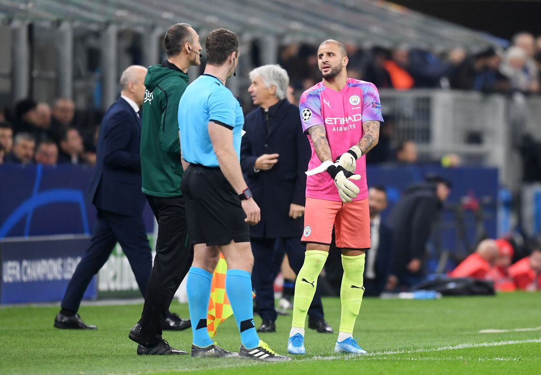 Kyle Walker of Manchester City prepares to go in goal after Claudio Bravo of Manchester City received a red card during the UEFA Champions League group C match between Atalanta and Manchester City at Stadio Giuseppe Meazza on November 06, 2019 in Milan, Italy. 