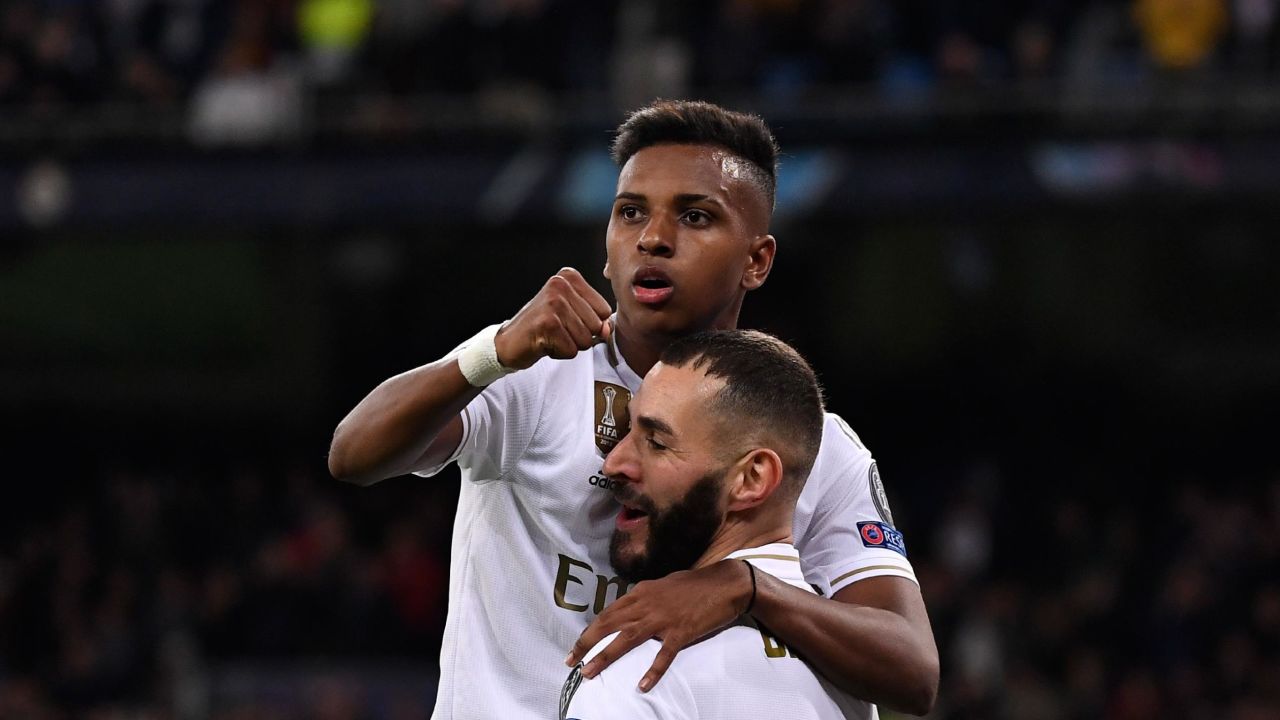 Real Madrid's Karim Benzema (R) celebrates with teammate Rodrygo.