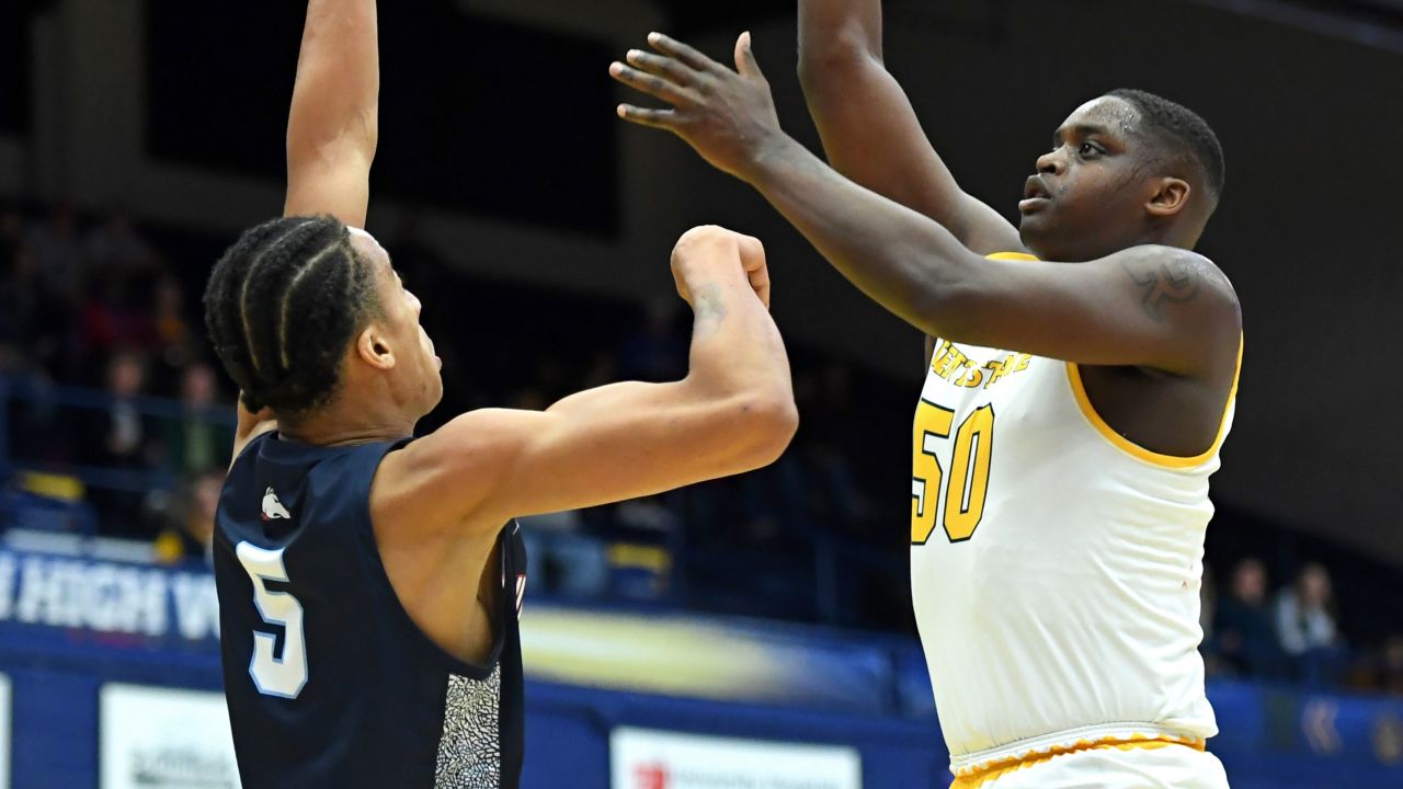 Kalin Bennett made his debut with the Kent State Flashes on Wednesday night.