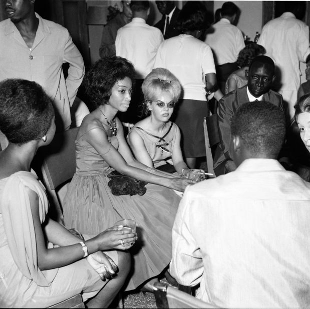 DaSilva documented nightclubs and high-society parties in Senegal, where he settled in 1947.