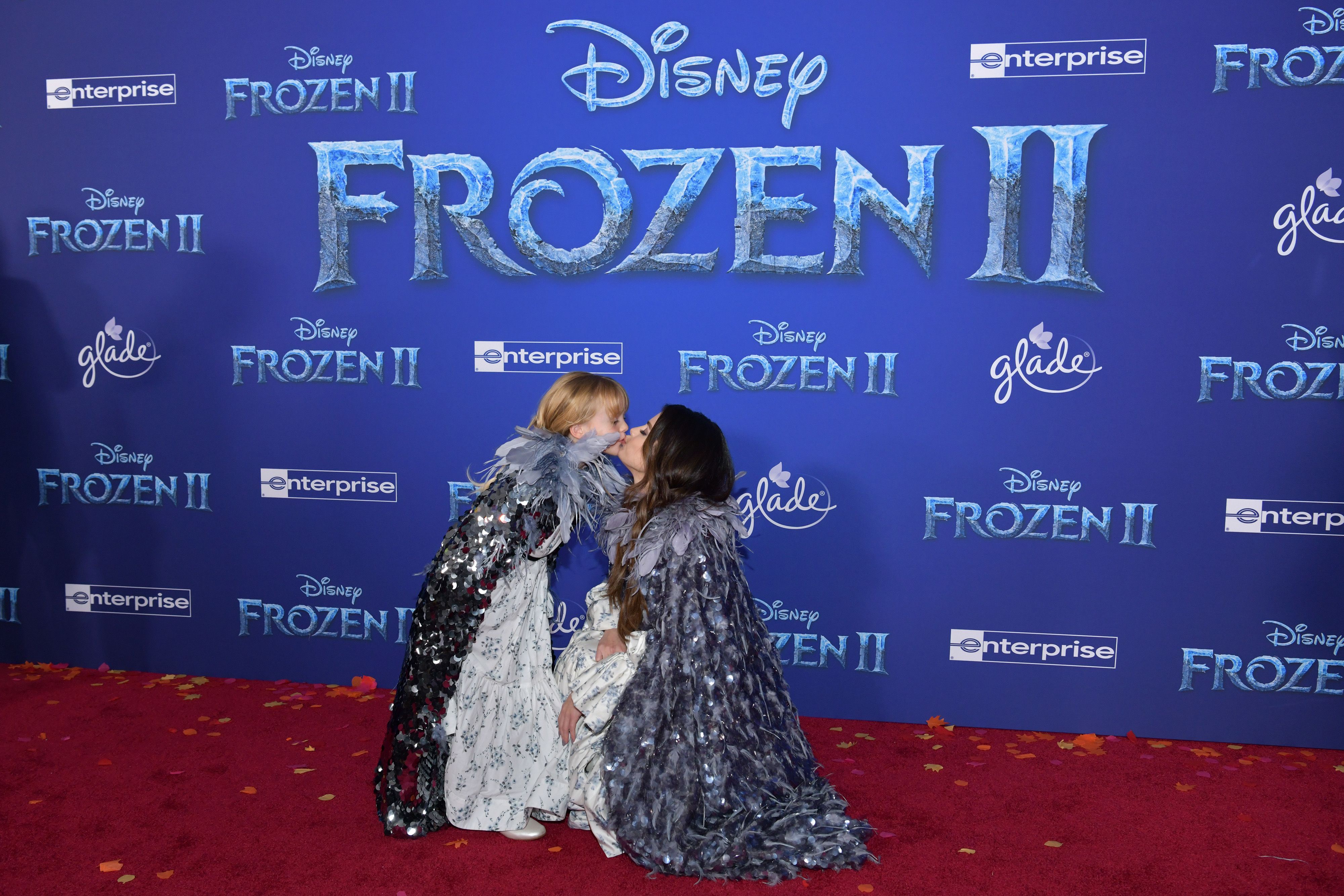 contaminación veneno por ciento Selena Gomez and her little sister stole the show at the 'Frozen 2' premiere  | CNN