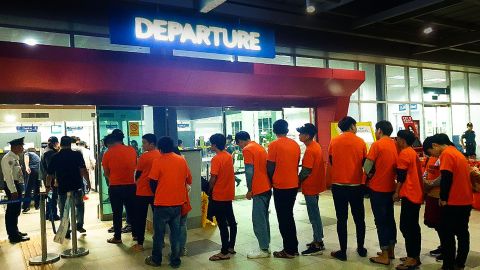 On November 5, the Philippines Bureau of Immigration started deporting 294 Chinese nationals arrested during a series of raids on online casinos for allegedly working illegally in the country.