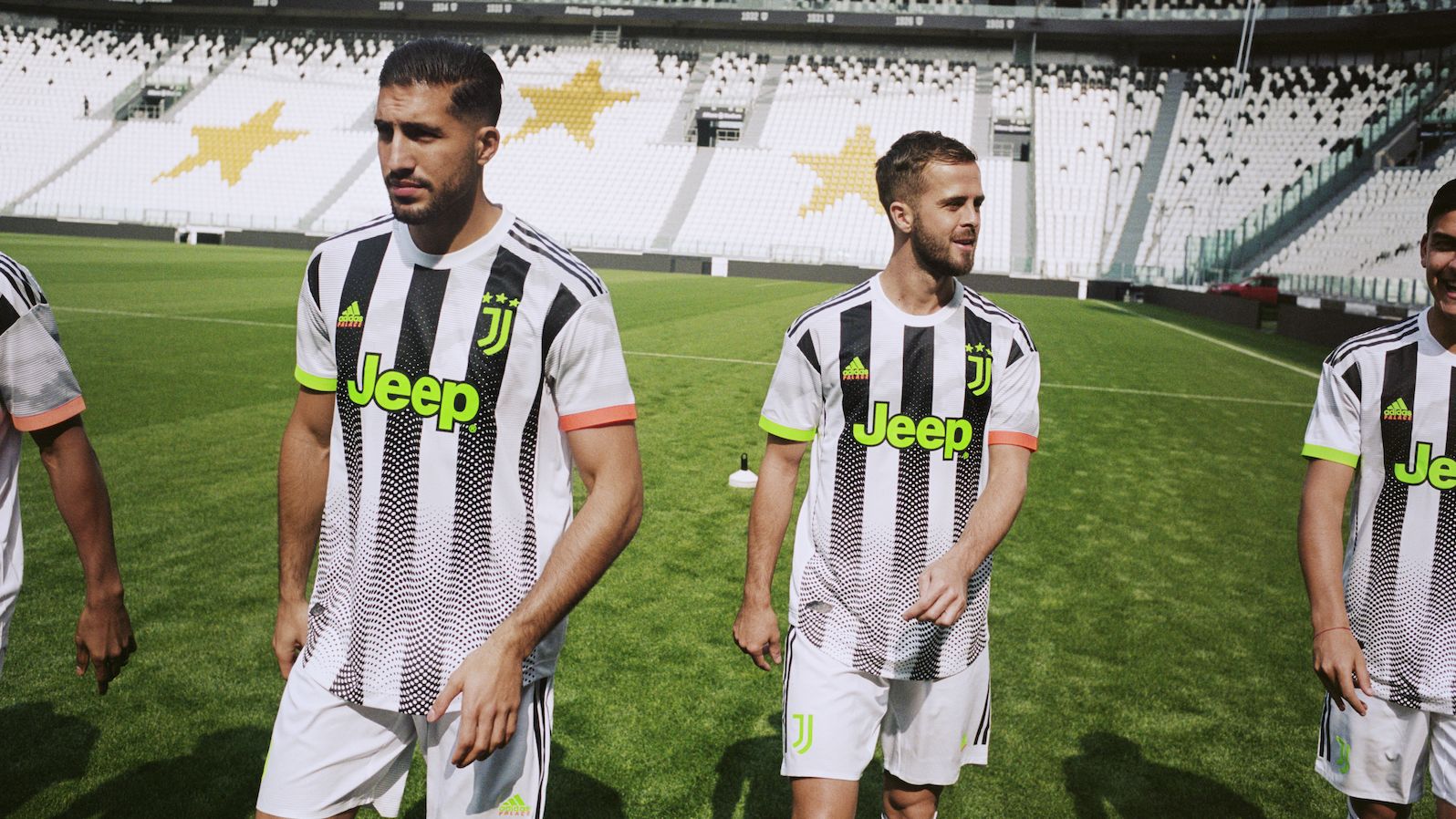 unos pocos Hacia fuera perdón Juventus collaborates with cult brand Palace | CNN