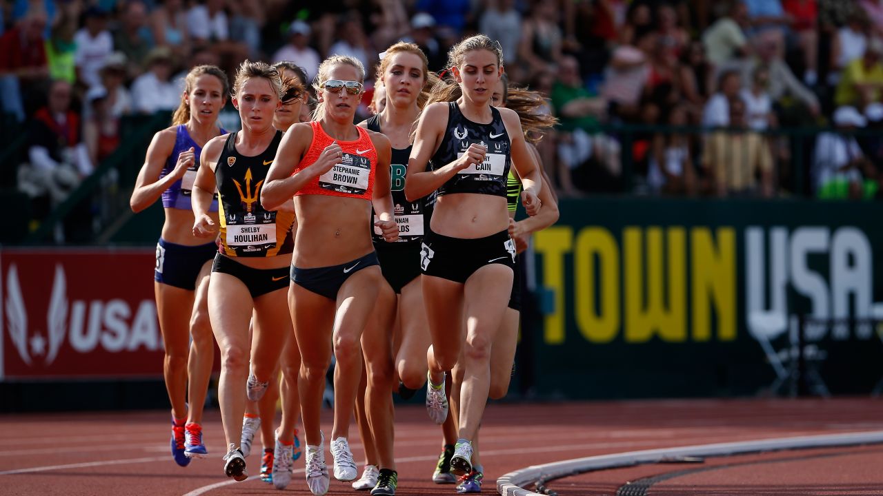 Mary Cain leads the pack as she competes in June 26, 2015.