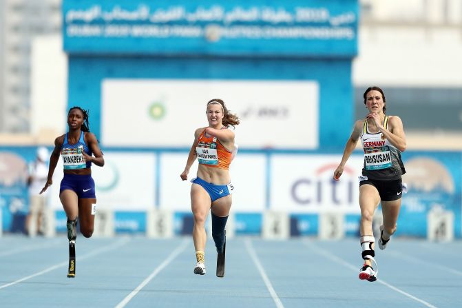 (L-R) United States' Femita Ayanbeku, Netherlands' Marlene van Gansewinkel, and Germany's Irmgard Bensusan compete in the Women's 200m T64 final on Day Three of the IPC World Para Athletics Championships on November 09, 2019 in Dubai.