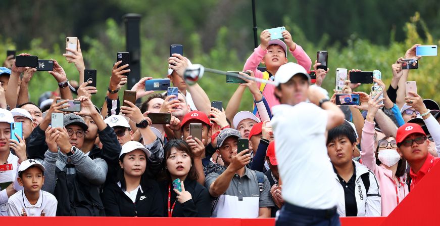 Golf supporters watch Rory McIlroy of Northern Ireland tee off on the 1st hole during the final day of the WGC-HSBC Champions at Sheshan International Golf Club on November 3 in Shanghai, China.