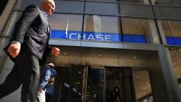 NEW YORK, NY - APRIL 15: Pedestrians pass a Chase bank branch in lower Manhattan on April 15, 2016 in New York City. As global markets continue to be rattled by the fall in energy prices and the easing of the Chinese economy, JPMorgan Chase, Bank of America and Wells Fargo announced on Thursday that their profits fell in the first quarter. At JPMorgan revenue fell 13 percent from a year earlier.  (Photo by Spencer Platt/Getty Images)