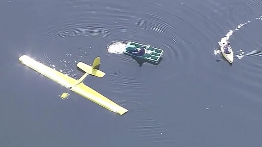 plane crash pilot rescue kayaker freezing lake morton vpx_00003405.jpg