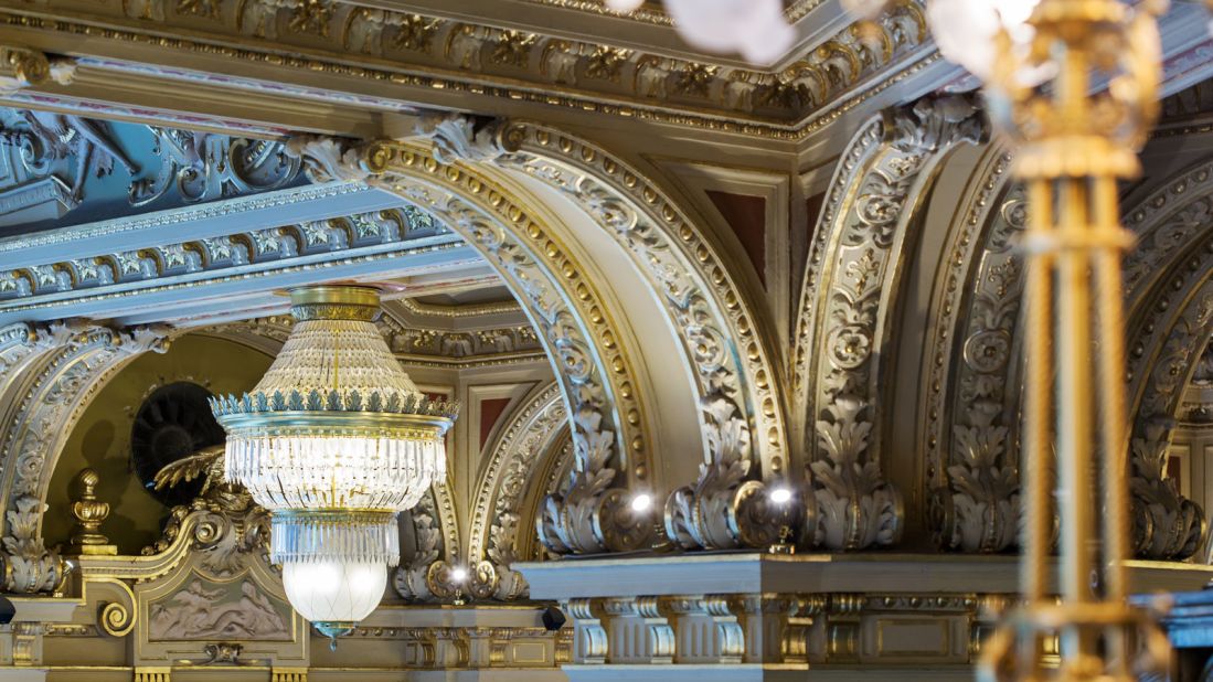 <strong>Architectural detailing: </strong>The inside is filled with dozens of chandeliers of all different shapes and sizes.