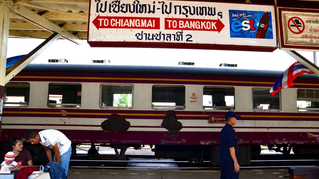 <strong>Northern line: </strong>Phitsanolok Station, a stop on the popular Bangkok-Chiang Mai rail route.  