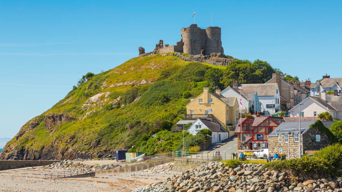 <strong>Criccieth Castle: </strong>Built by Llywelyn the Great on the south coast of the Llyn Peninsula, the castle still cuts an impressive figure.