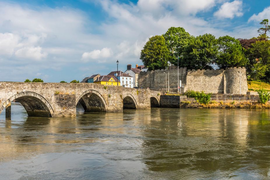 <strong>Cardigan Castle: </strong>Cardigan Castle is situated on the River Teifi. Back in 1176, it was at Cardigan that the first National Eisteddfod -- a gathering of musicians and poets -- was held.