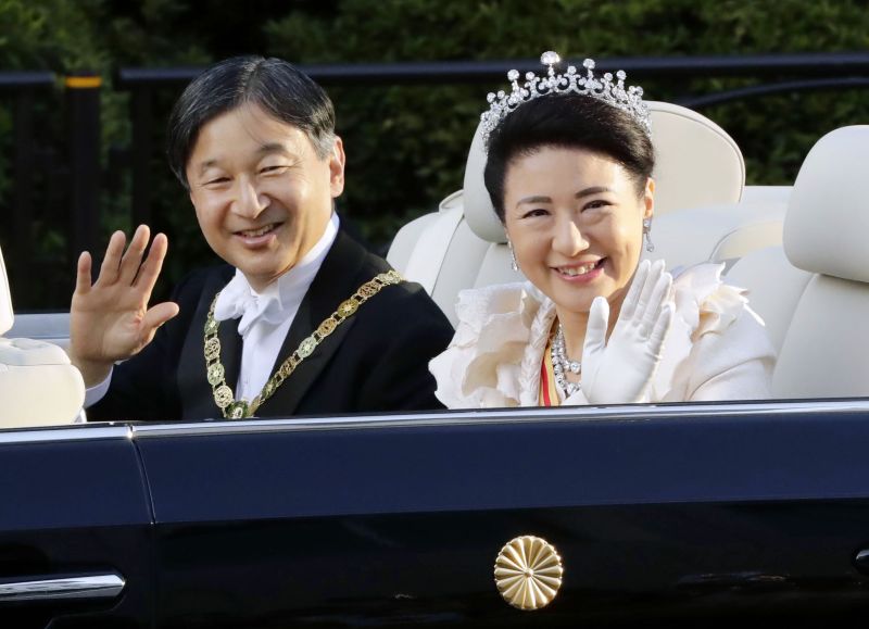 Japanese Emperor Naruhito has a dinner date with the sun goddess picture