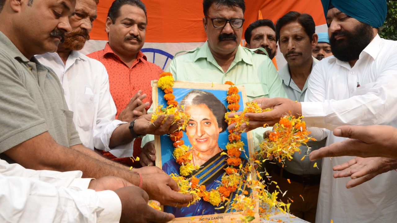Men pay tribute to former Indian Prime Minister Indira Gandhi, in Amritsar on October 30, 2019.