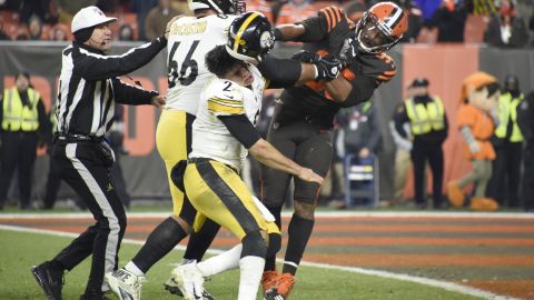 Quarterback Mason Rudolph of the Pittsburgh Steelers fights with defensive end Myles Garrett of the Cleveland Browns. 