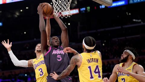 Dieng grabs a rebound against the LA Lakers.