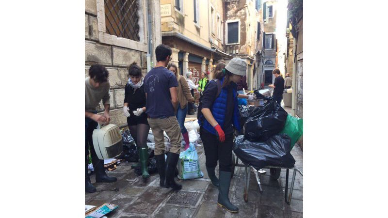 How Hundreds Of Young Adults Mobilized To Clean Up Venice Amid ...