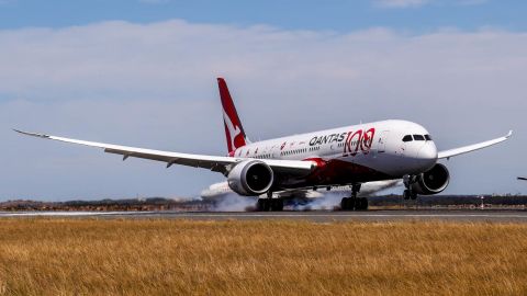 qantas test flight landing-2