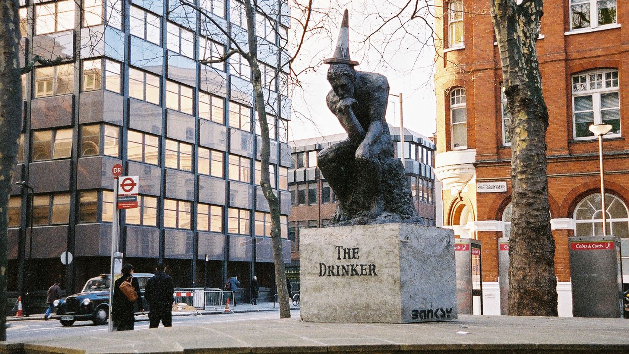 01 Banksy The Drinker FILE