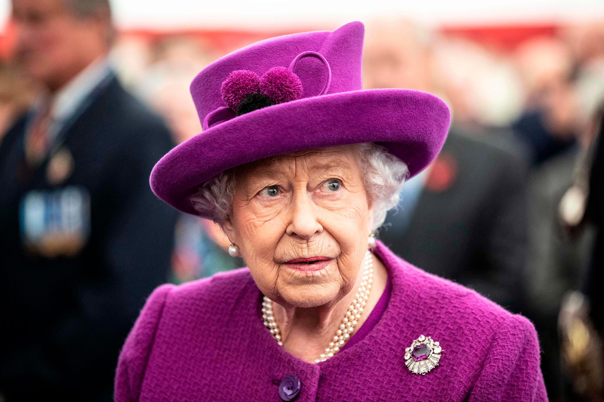 buckingham-palace-is-hiring-an-expert-digital-communicator-to-help-maintain-the-queen-s-online-presence-cnn