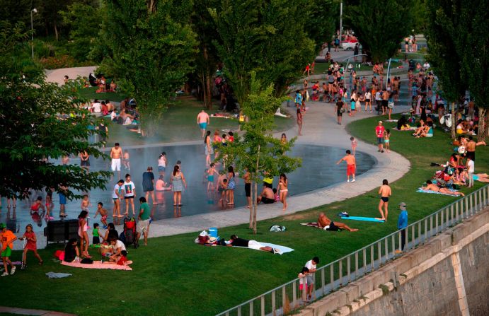 The architects are inspired by projects such as Madrid Rio park on the Manzanares river in Madrid, in which a busy, highly-polluted road was replaced by a popular social space.  <br />