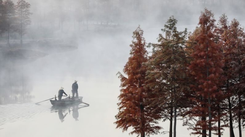 <strong>Xuyi County, China:</strong> in China's eastern Jiangsu province, a boat moves through the November fog on Tianqin Lake. <br />