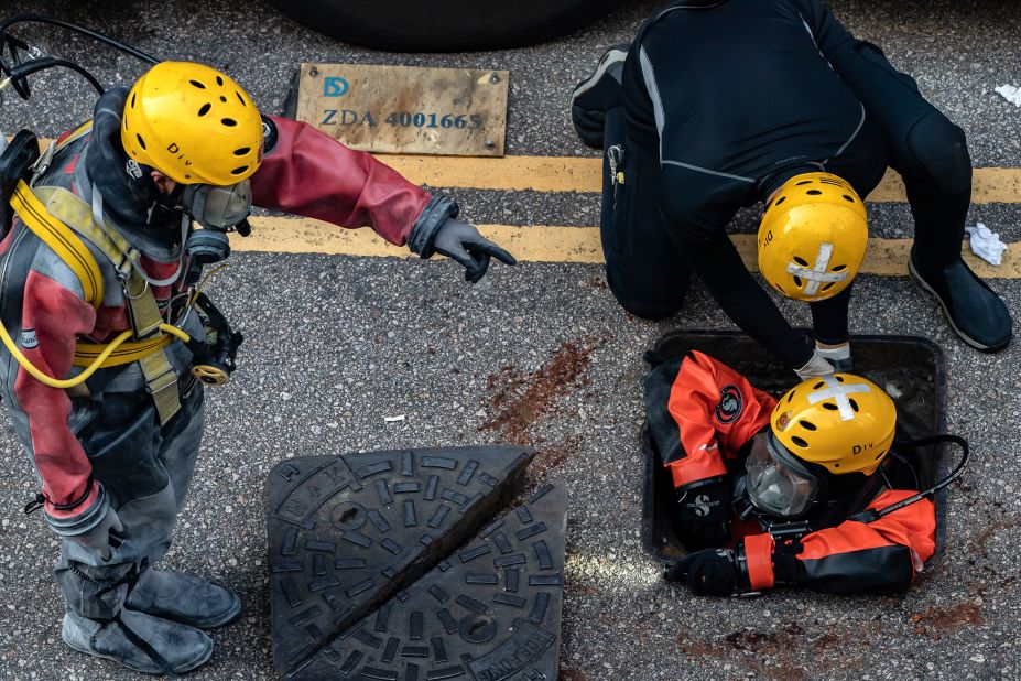 A Fire Services Department rescue diver prepares to enter the sewage system on November 20 to search for protesters who escaped from the Hong Kong Polytechnic University.