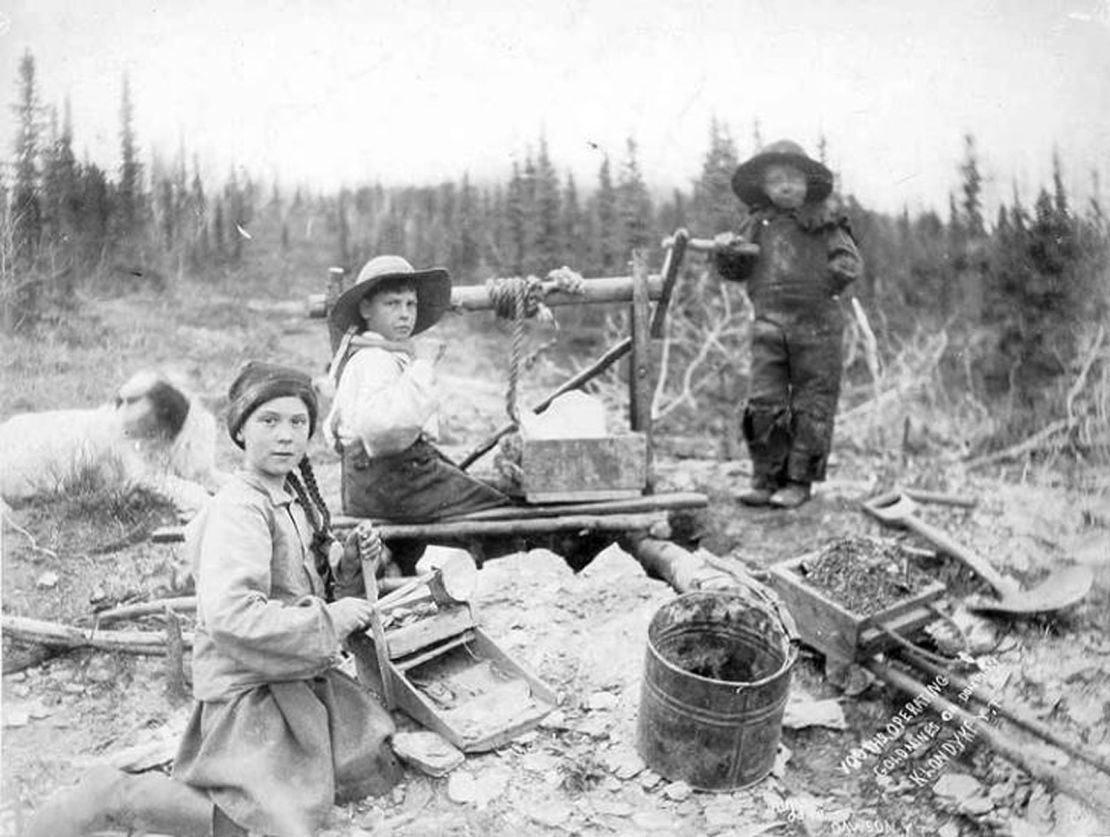 Greta's purported lookalike circa 1898, just lookin' for gold.