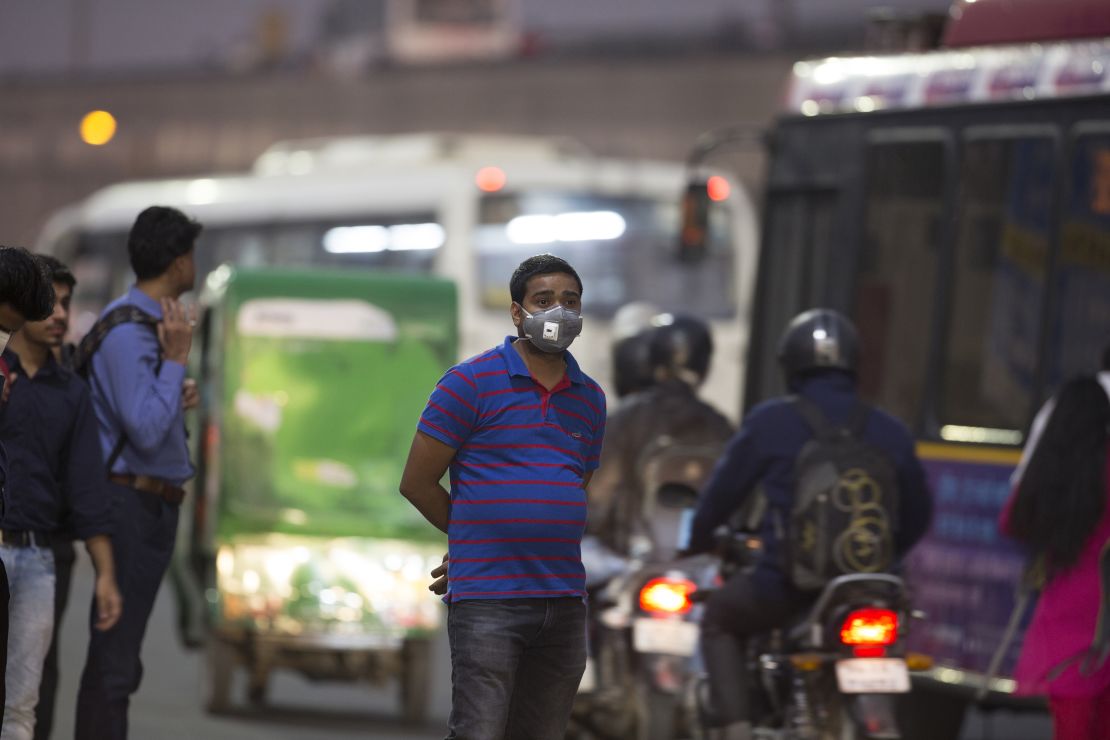 People wearing pollution masks have become an increasingly common sight in Gurgaon. (Ruhani Kaur/Bloomberg/Getty Images)